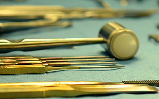 W spalonym mieszkaniu znaleziono ciało kobiety. Prokurator zdecydował o sekcji zwłok, która wyjaśni przyczyny śmierci W spalonym mieszkaniu znaleziono ciało kobiety. Prokurator zdecydował o sekcji zwłok, która wyjaśni przyczyny śmierci